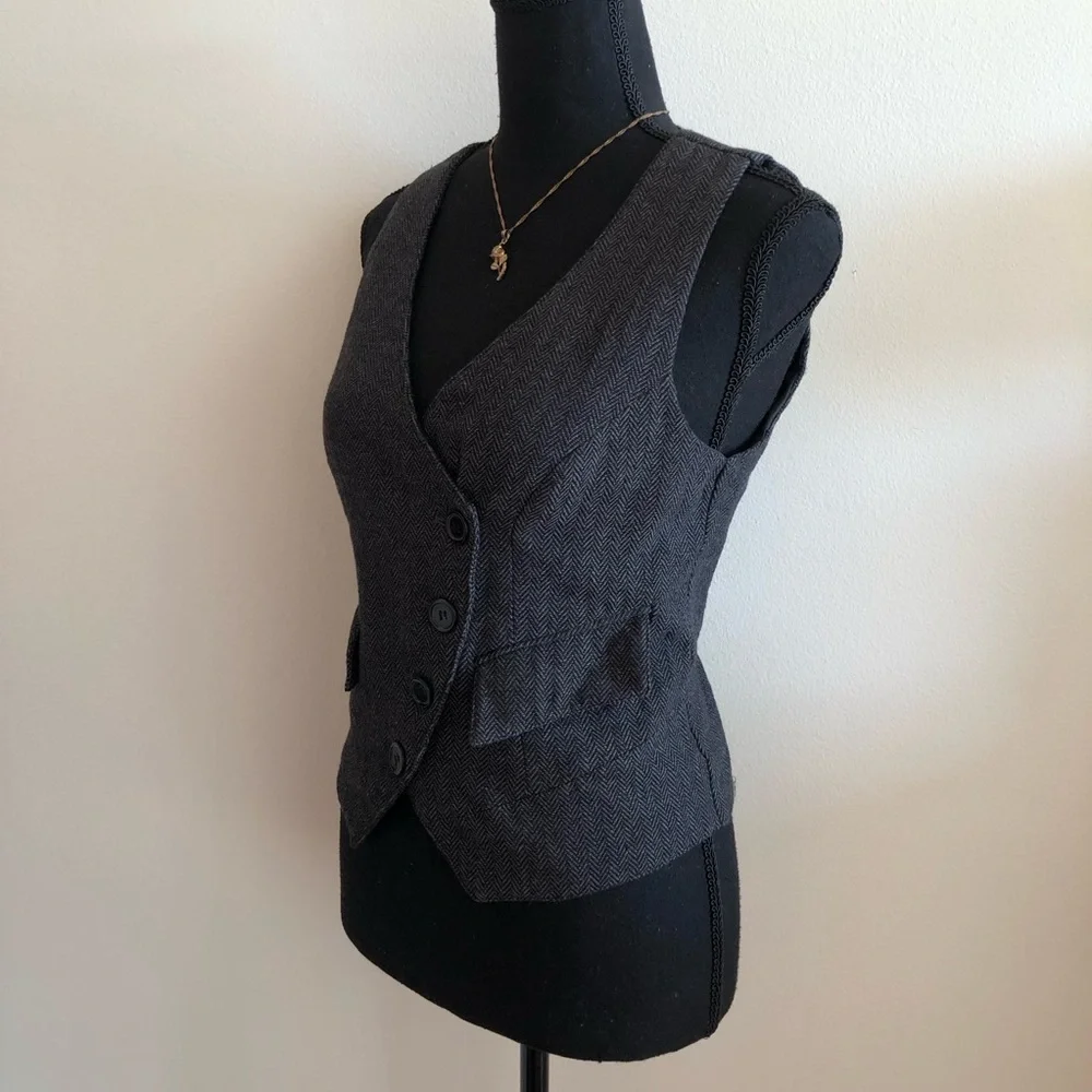 Stylish Gray Buttoned Vest - Picture 6 of 6
